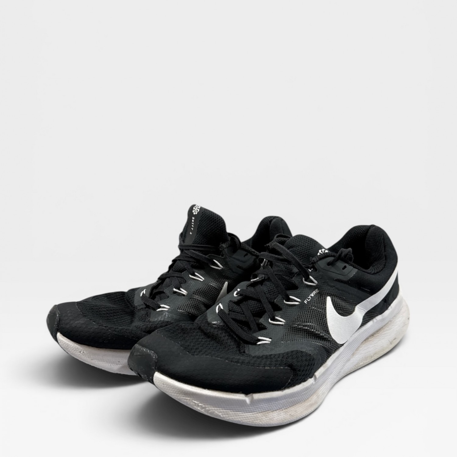 Nike Flywire Black White / Pre-Owned